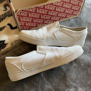 Womans size 8.5 white canvas vans